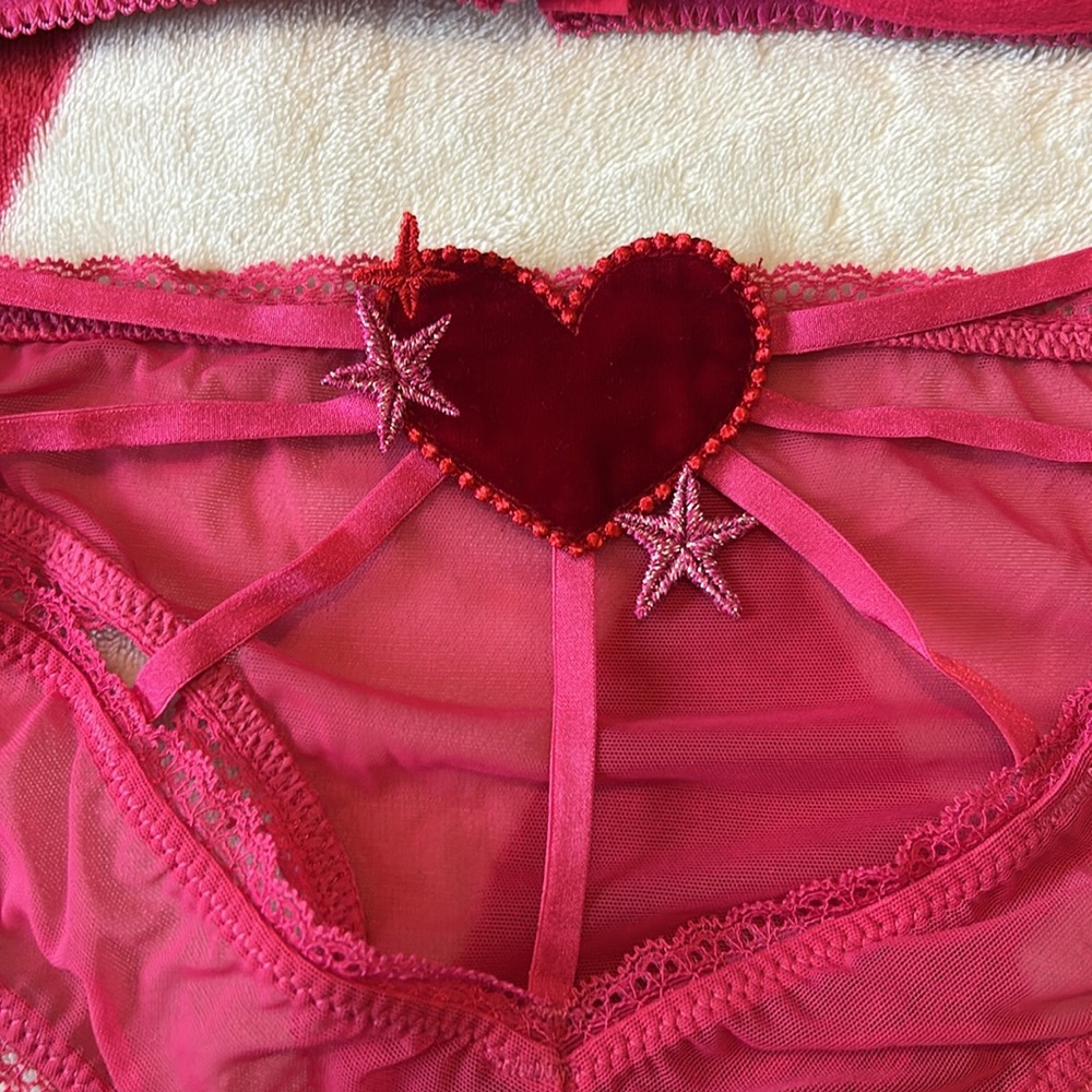Savage X Fenty valentines Set - Picture 6 of 7